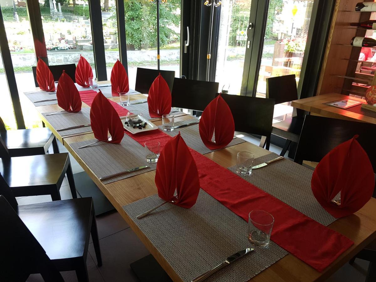 Apartman Centrum V Sukromi Restauracia U Jakuba Martin Bagian luar foto