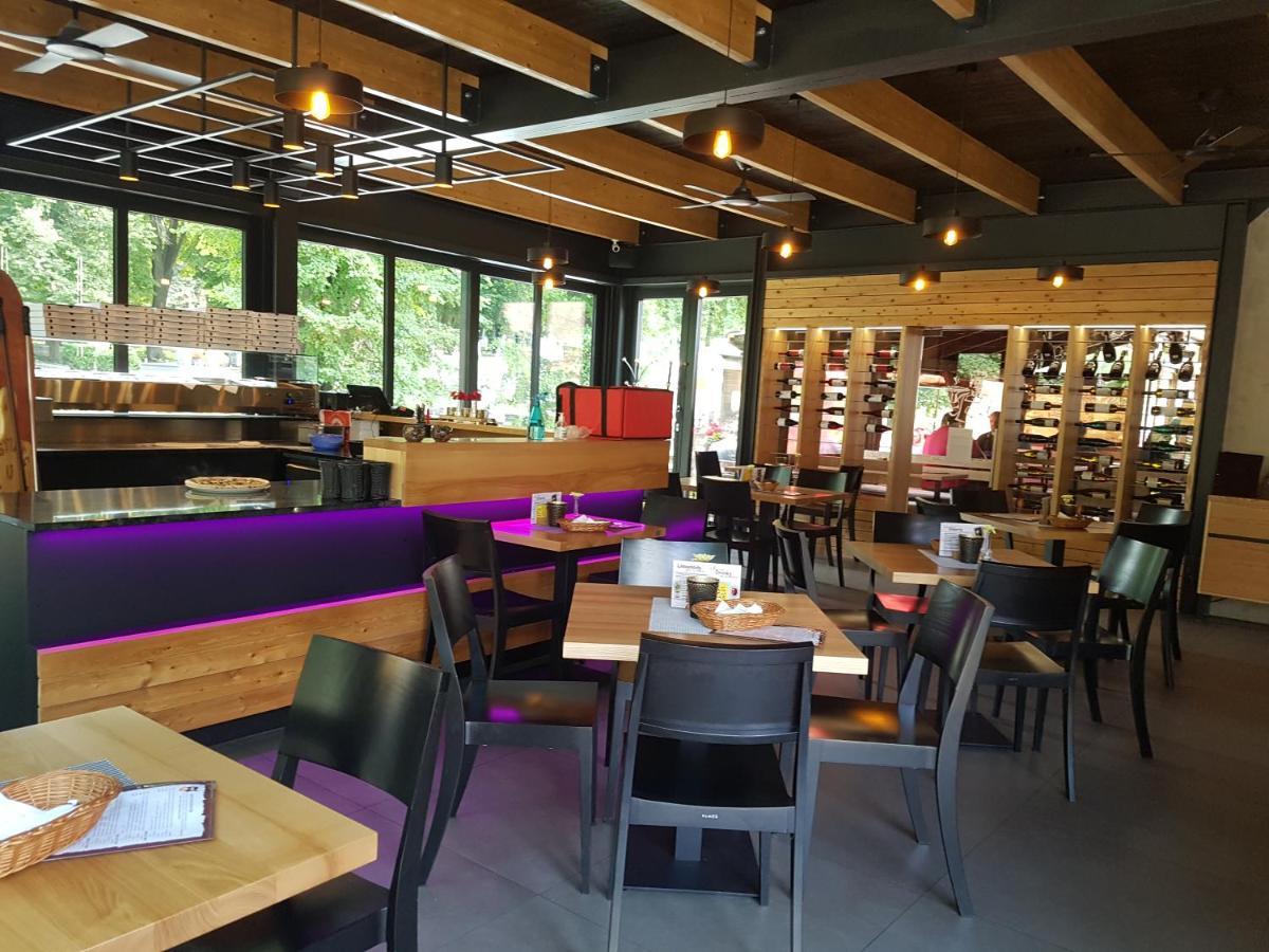 Apartman Centrum V Sukromi Restauracia U Jakuba Martin Bagian luar foto
