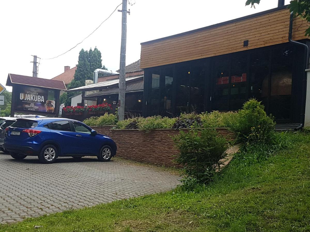 Apartman Centrum V Sukromi Restauracia U Jakuba Martin Bagian luar foto