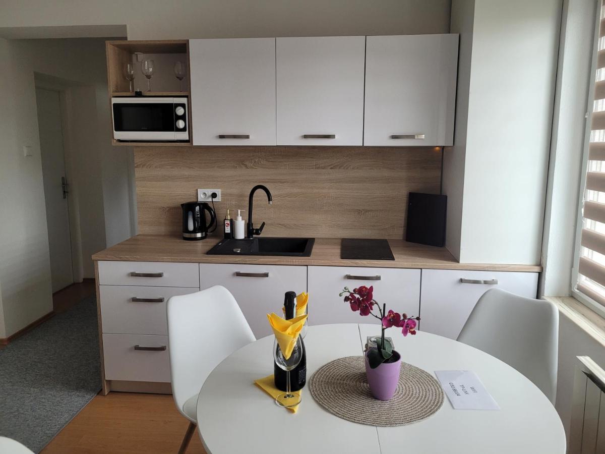 Apartman Centrum V Sukromi Restauracia U Jakuba Martin Bagian luar foto